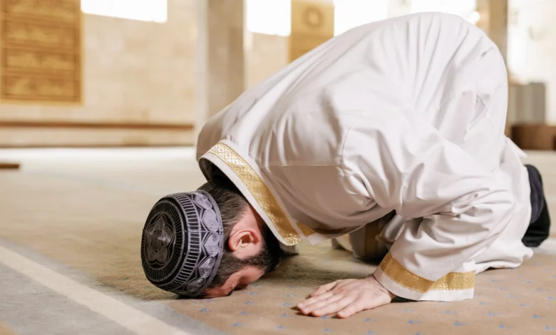 নামাজের সিজদা দেওয়া পিকচার